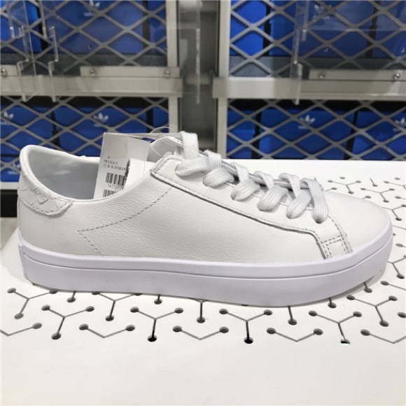 ADIDAS Courtvantage - Picture 6 of 8